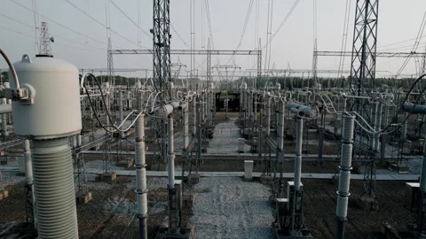 Electrical Substation Or Electric Grid Of High Voltage Power Lines And Wires Vidéo 307116257