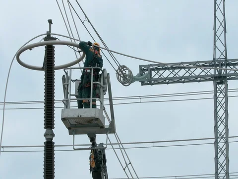 Electrical worker on substation Video stock 83025681