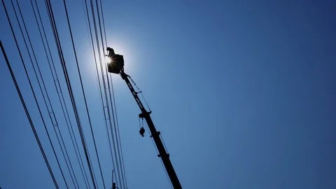 Electrician are installing high powered electric cables Vidéo 72475909