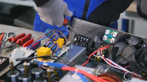 Electrician assembles equipment into electrical control cabinet, fuse box 스톡 동영상 73619288