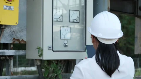 Electrician checking Analog voltmeter with dial and arrow. Stock Footage 229707056