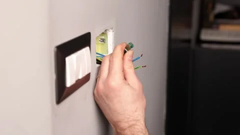 Electrician connecting wires to light switch Видео 304524957