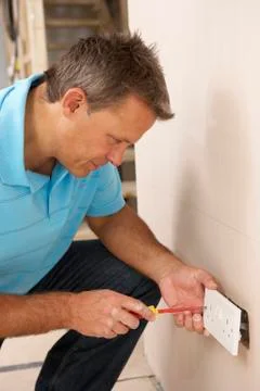 Electrician Installing Wall Socket Foto stock