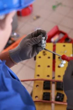 Electrician preparing bracket Foto stock