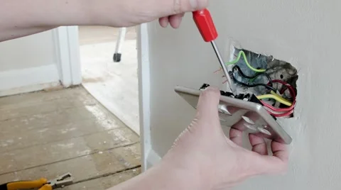 Electrician: removing a UK plug wall socket Video stock 45192800