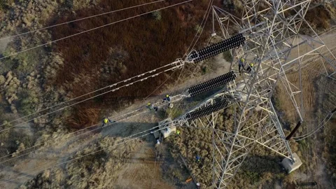 Electricity field technicians maintenance work on high-voltage power lines Stockbeeldmateriaal 341188178