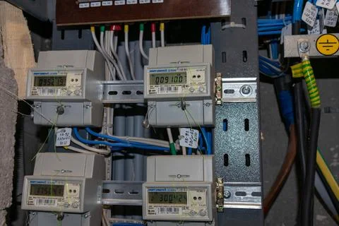 Electricity meters. Electrical panel. Electrical wires. Foto stock