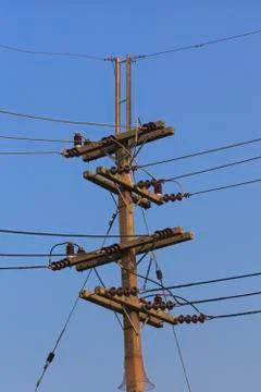 Electricity post in blue sky Foto stock
