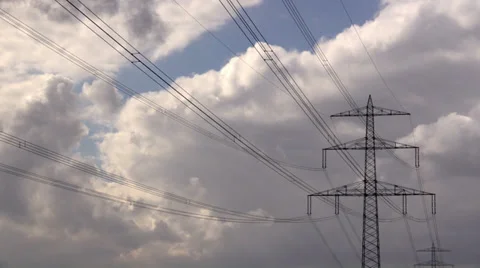 Electricity pylon against the sky 库存影片 37694281