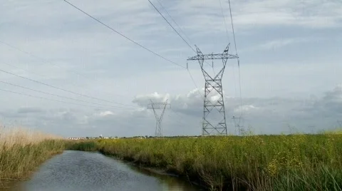 Electricity pylon in field 動画素材 118776
