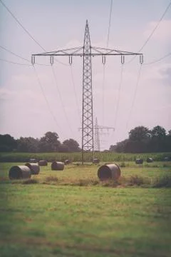 Electricity pylon - straw rollers 库存照片