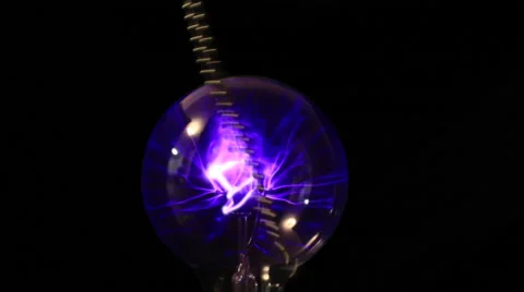 Electricity from a tesla coil based violet wand jumps to small metal chains Stock Footage 46941010