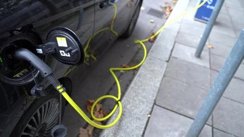 Electro car charging on the charging station. Polution problems in european city 스톡 동영상 267688771