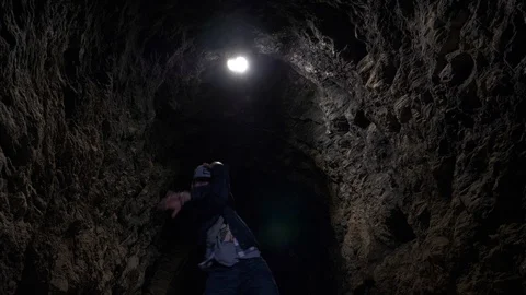 Electro dance, slow motion in tunnel 库存影片 107195008