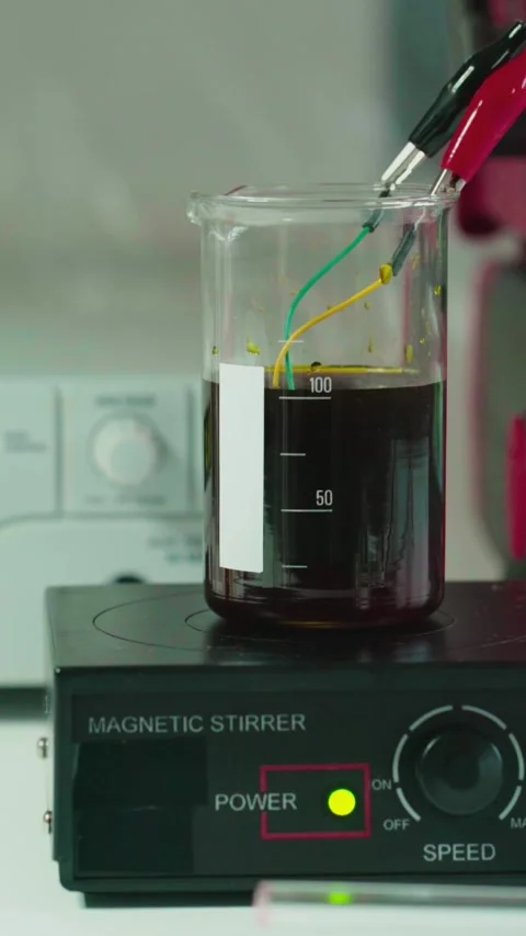 Electrolysis of copper. Electrolytic reduction of copper from solution. ele.. Video stock 249826222
