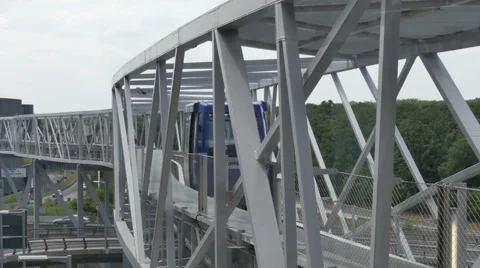 Electronic automatic mini train between airport terminal Video stock 39973648