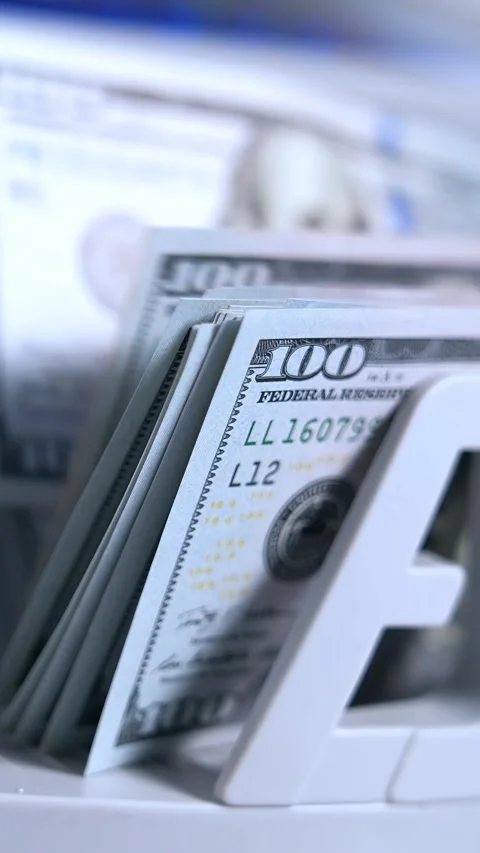 Electronic bank counter machine processing hundred dollar bills in slow mot.. Stock Footage 337538540