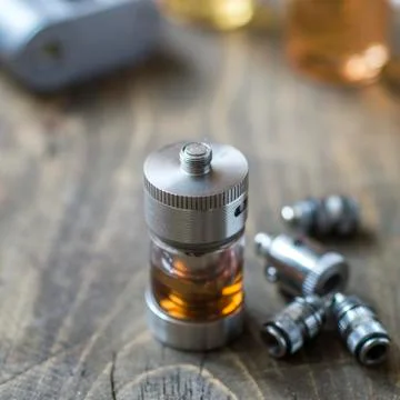 Electronic cigarette Atomizer on the table Foto stock