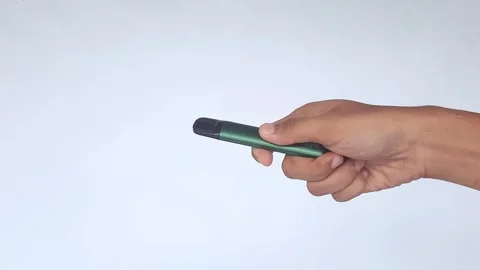 Electronic cigarette in hand Video stock 289201668