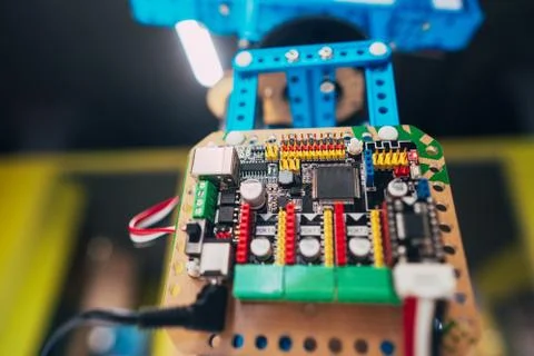 Electronic circuit board with processor and wires Foto stock