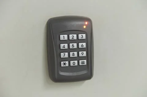 Electronic door access control system machine and fingerprint with number pas Stock-Fotos