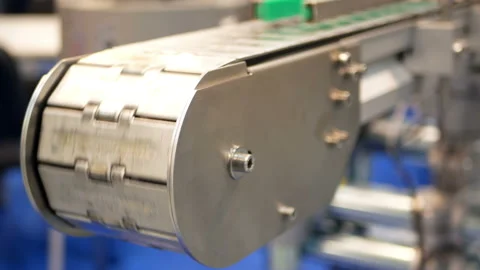 Electronic production automated Video stock 95322685