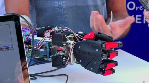 Electronic prosthetic arm. Stock-Footage 45709300