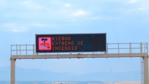 Electronic road sign for extremely high risk of forest fires, 14/08/2026 Photos