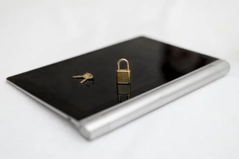 Electronic security and data protection concept. Tablet computer and lock wit Foto stock