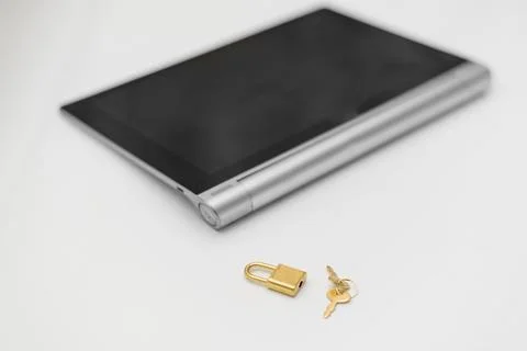 Electronic security and data protection concept. Tablet computer and lock wit Foto stock