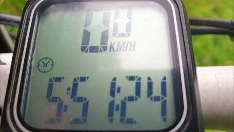 Electronic speedometer on a bicycle. The clock on the bike. 스톡 동영상 113619752
