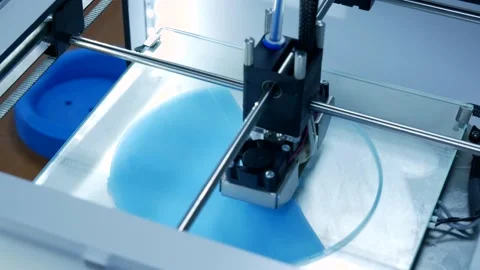 Electronic three dimensional plastic printer during work in laboratory. Video stock 137242714