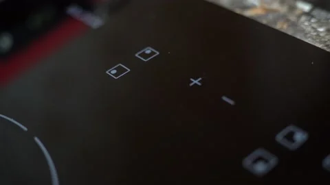 The electronic touch panel of the induction cooker Vidéo 111798731