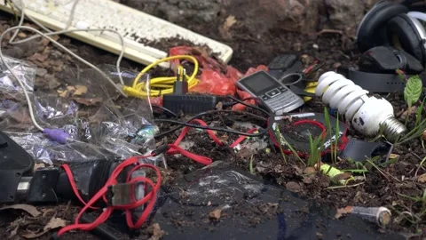 Electronic waste, Hazardous waste, E-waste: discarded in landfills device Видео 150954381