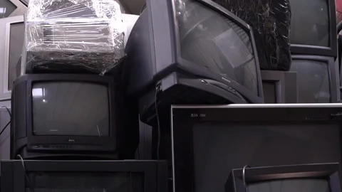 An electronics recycling facility 動画素材 303748764