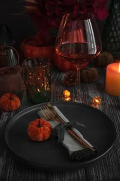 Elegant Autumn Table Setting with Pumpkins, Candles, and Festive Decor 스톡 사진