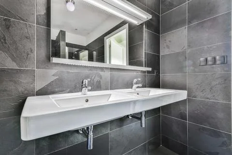 Elegant bathroom design Stock Photos