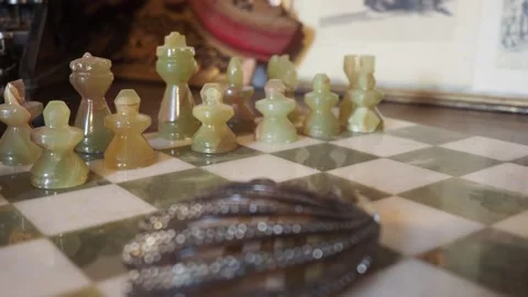 Elegant camera slide captures onyx chess pieces shimmering on polished marb.. 動画素材 309236288