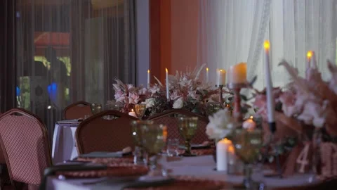 Elegant Candlelit Table Setting at Evening Event Vídeo Stock 331181534
