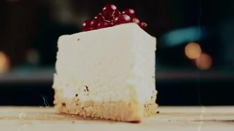 Elegant culinary presentation: framing red currants on a layered dessert 스톡 사진