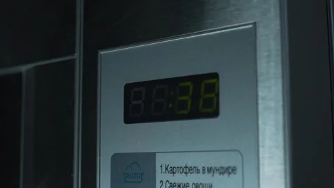 The elegant Digital Display Clock shows 940 AM, enhancing decor Vidéo 303829996