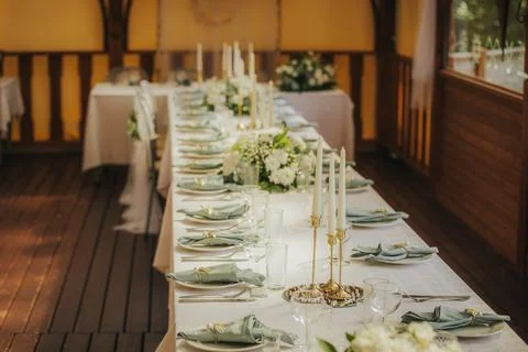 Elegant dining table set for a formal event with white tablecloth, green na.. Stock Photos