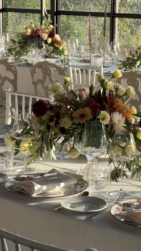 Elegant Luxury Wedding Table Setup with Stunning Decorations Stock-Footage 312007007