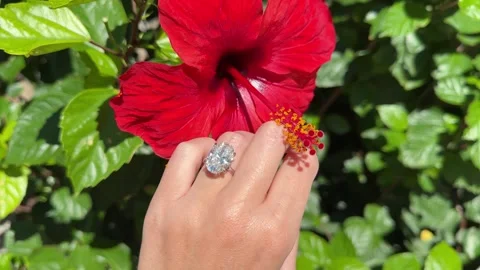 Elegant ring hand on white tablecloth in seaside restaurant 스톡 동영상 319693892