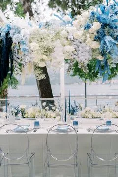 Elegant seaside wedding dinner setup with blue and white flowers Stock Photos