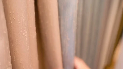 Elegant Silky Curtains: Transform Your Space Vidéo 304799564