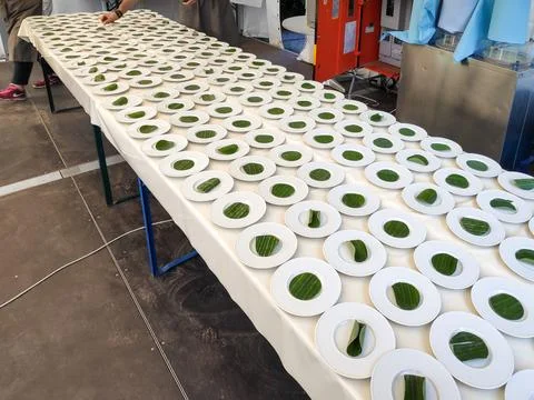 Elegant Table Setting and Plate Arrangement for Dining 库存照片