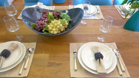 Elegant table setting with white plates and fresh grapes Stock-Footage 333815133