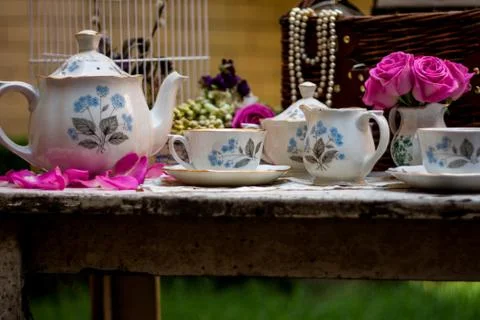 Elegant tea set with fresh flowers on a garden table 스톡 사진