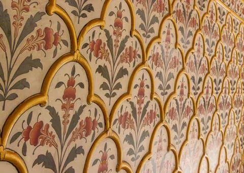 Elegant Wall Pattern Featuring Golden Scalloped Arches Stock Photos